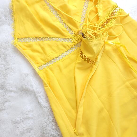 NBD Revolve Chels Halter Lace-Up Back Mini Dress Yellow Lattice Cutout S NWT - Picture 8 of 12